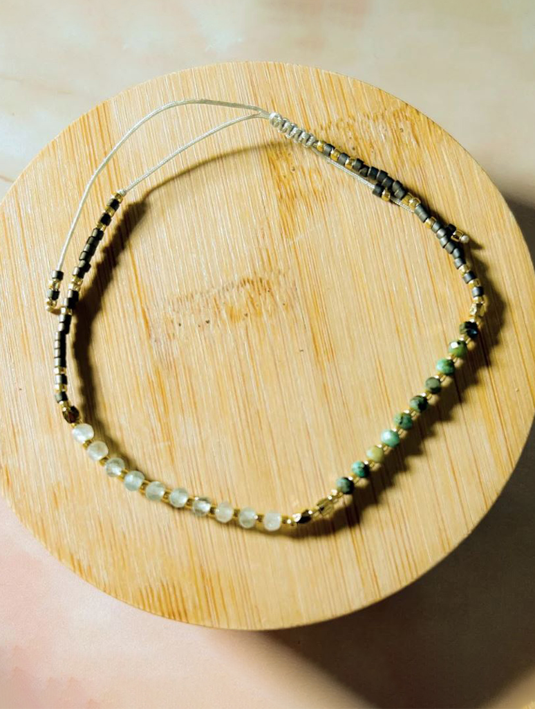 Lulu Gem Thread Bracelet