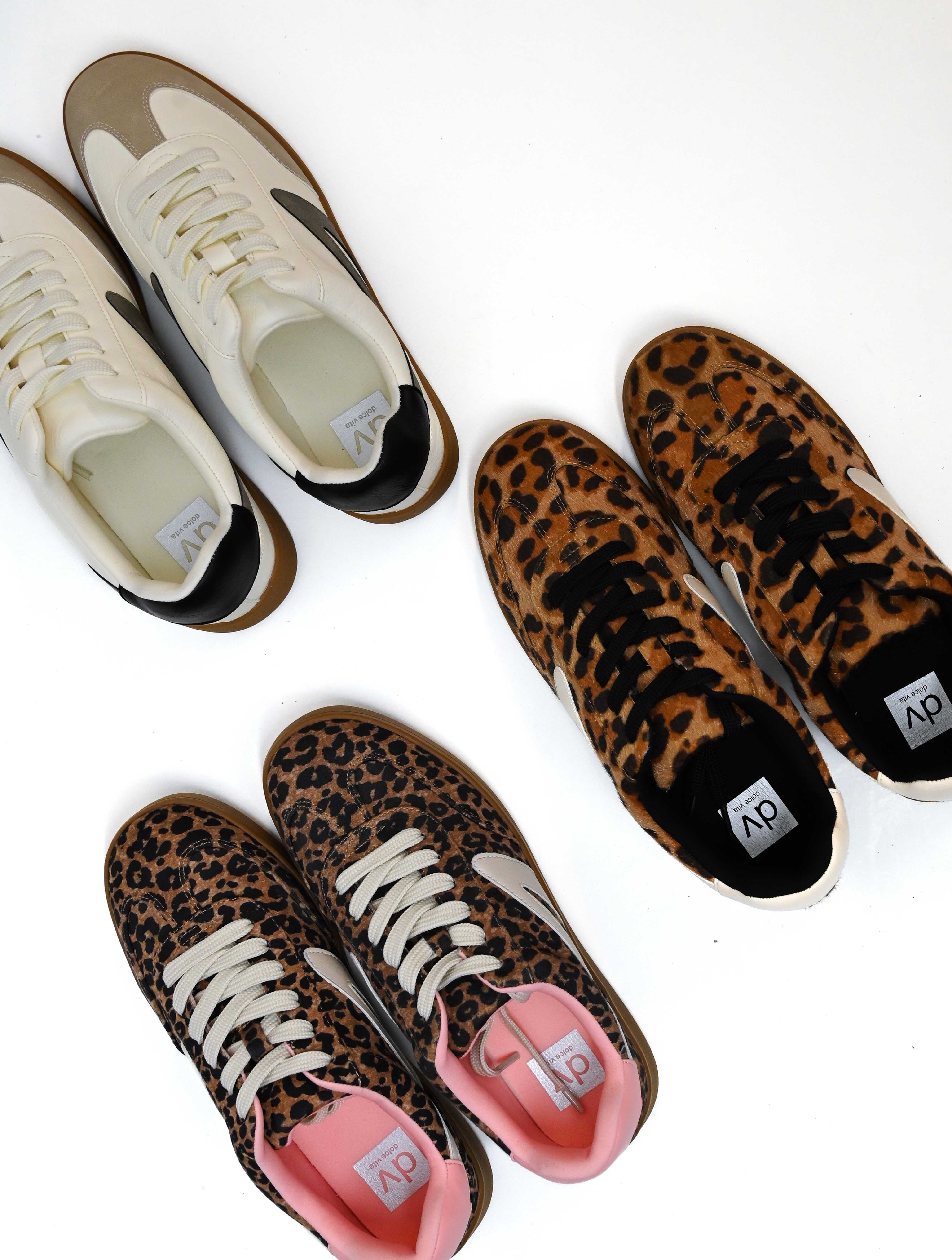 DV Voyage Sneaker