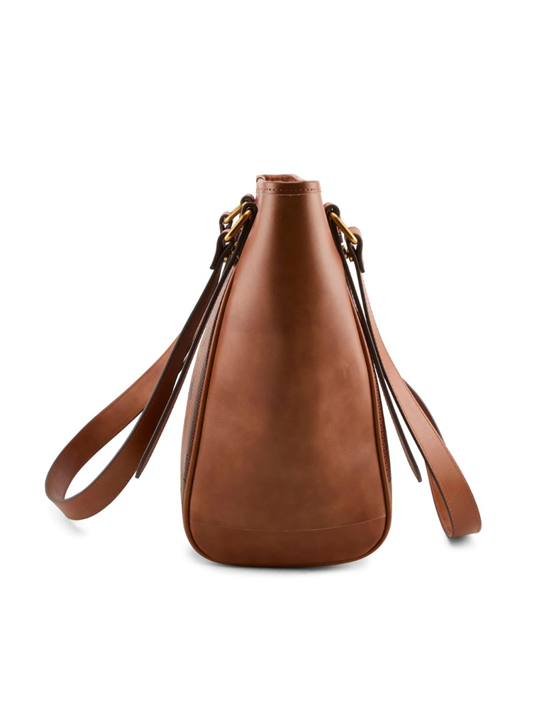 HB-STUFFLUV-CAM_LARTISTE-2