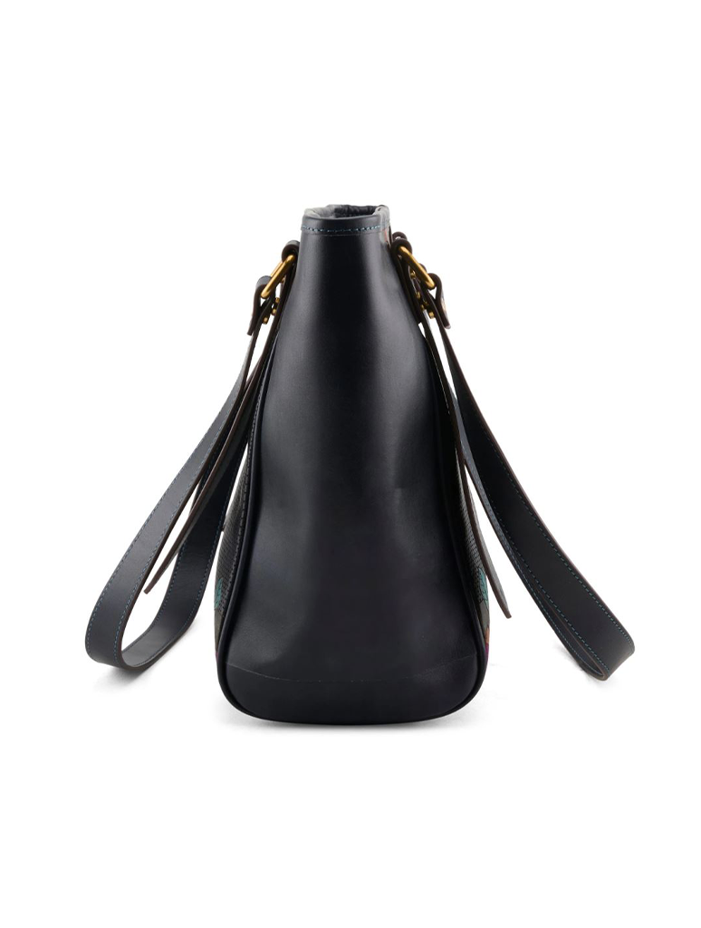 HB-STUFFLUV-NM_LARTISTE-2