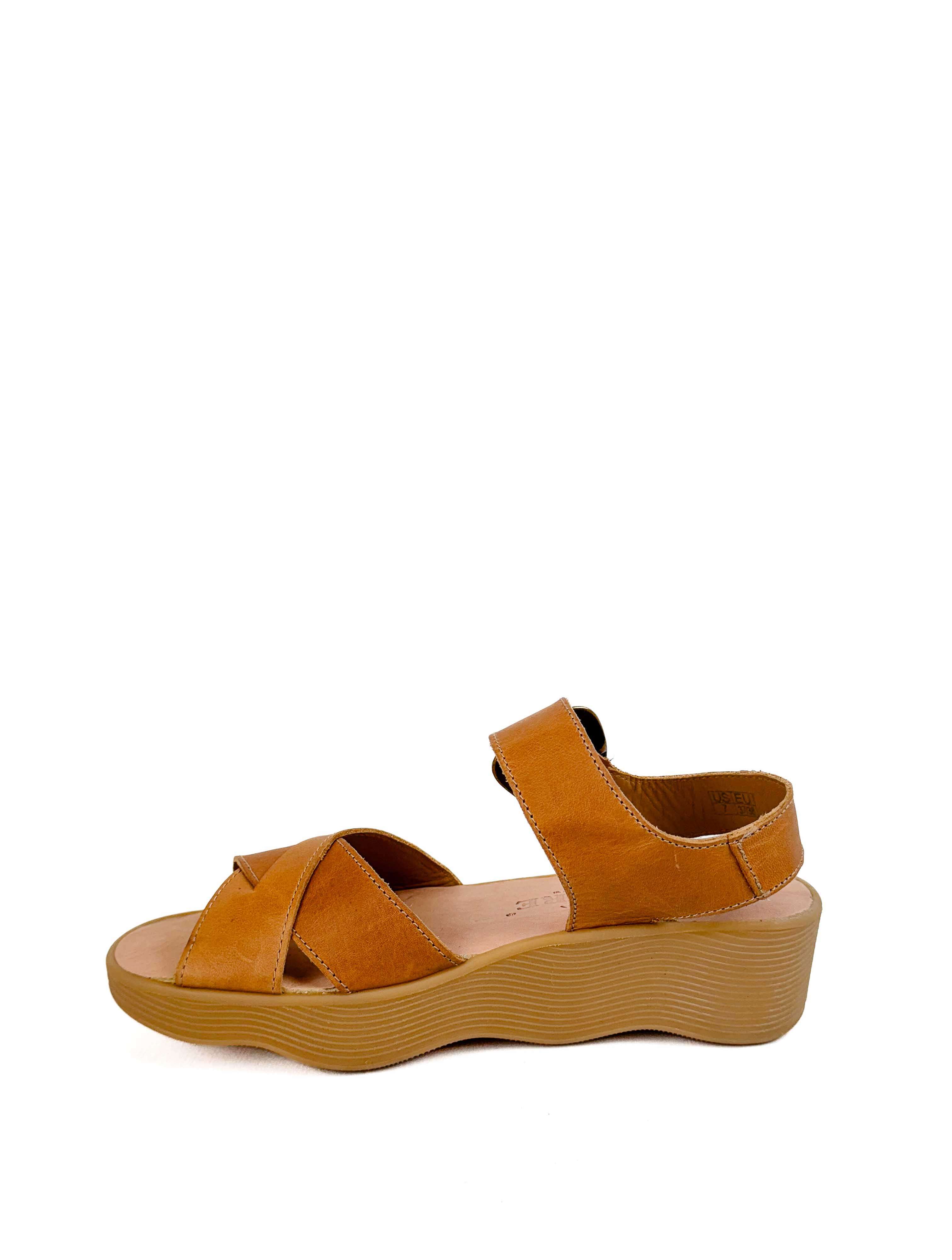 Famolare Betsy Cross Platform Sandal